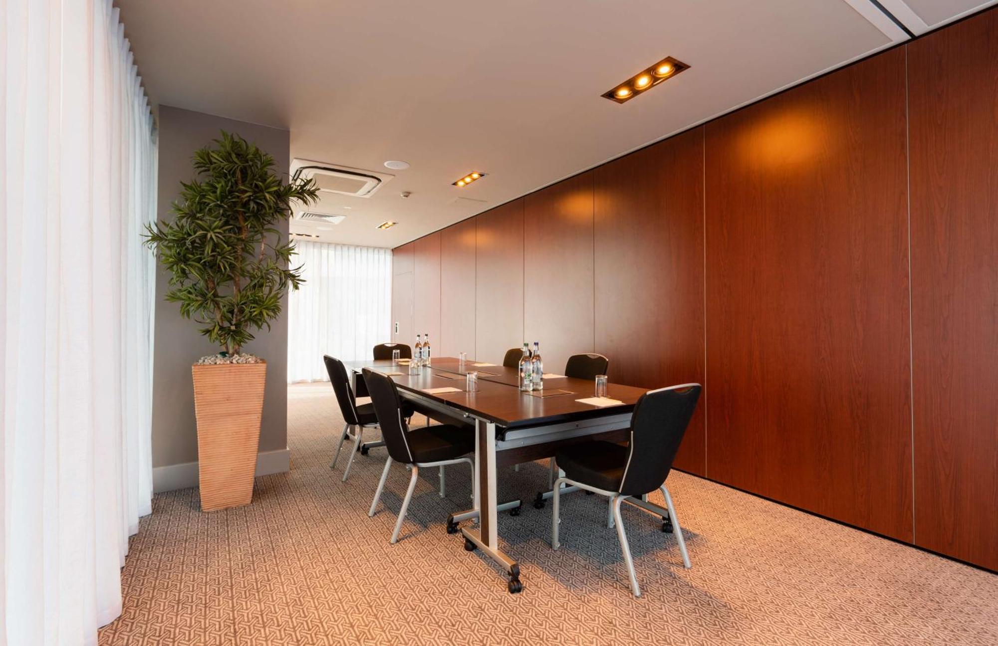 Doubletree By Hilton Hotel Newcastle International Airport Экстерьер фото